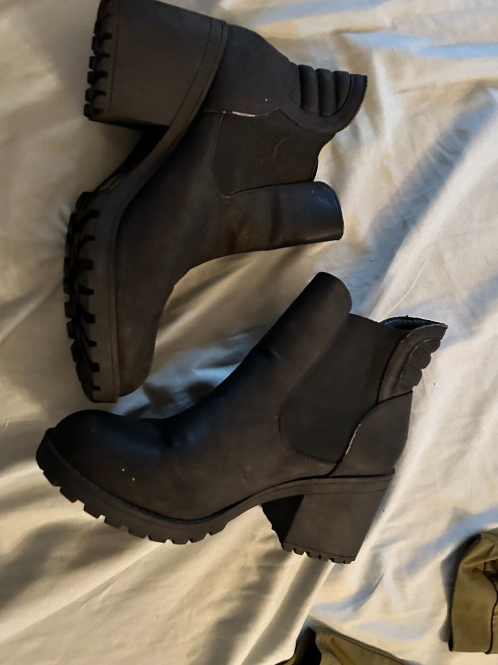Dirty Laundry EUC size 8 womens black faux leather ankle boots